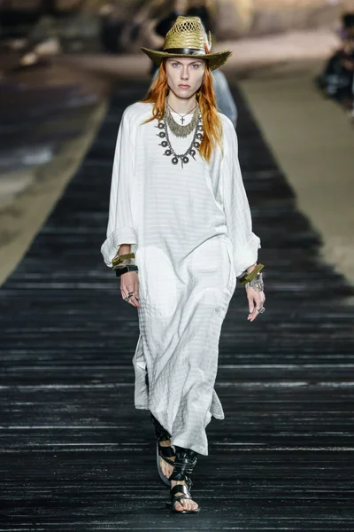 Look 37